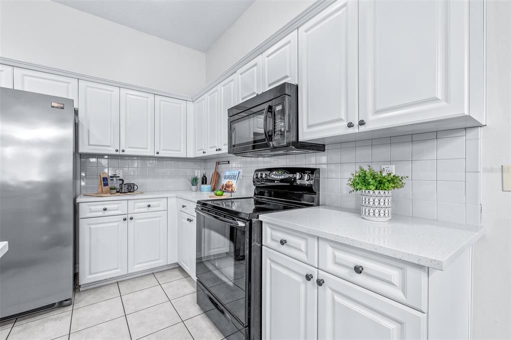 Activo con contrato: $349,990 (3 camas, 3 baños, 1566 Pies cuadrados)