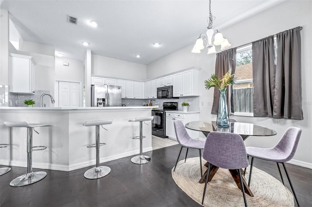 Activo con contrato: $349,990 (3 camas, 3 baños, 1566 Pies cuadrados)