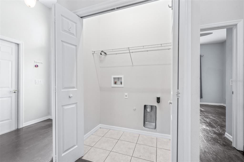Activo con contrato: $349,990 (3 camas, 3 baños, 1566 Pies cuadrados)