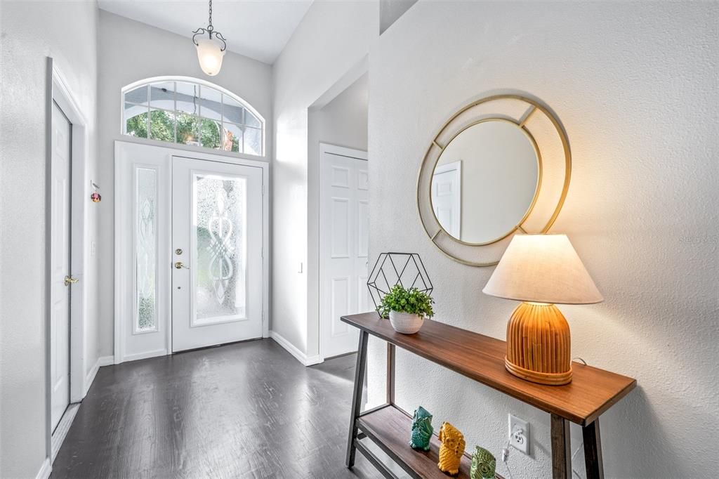 Activo con contrato: $349,990 (3 camas, 3 baños, 1566 Pies cuadrados)