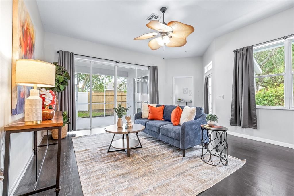 Activo con contrato: $349,990 (3 camas, 3 baños, 1566 Pies cuadrados)