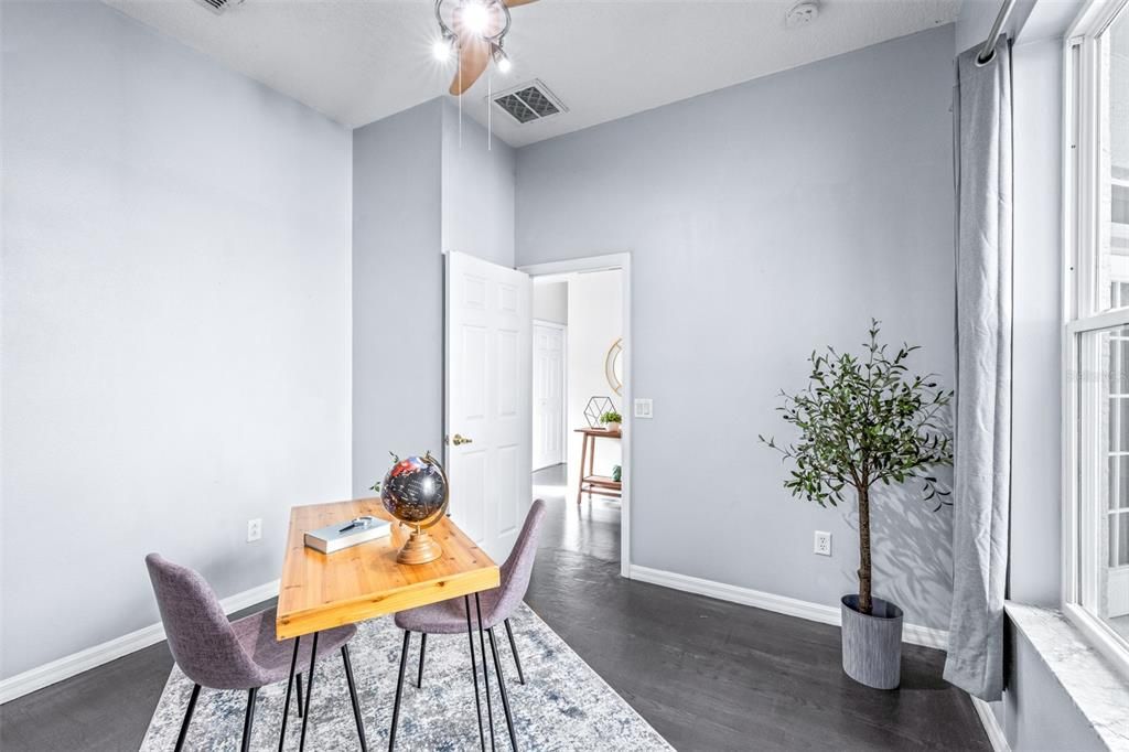 Activo con contrato: $349,990 (3 camas, 3 baños, 1566 Pies cuadrados)
