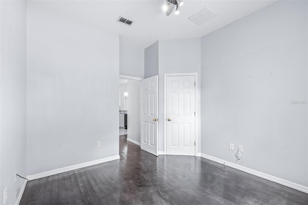 Activo con contrato: $349,990 (3 camas, 3 baños, 1566 Pies cuadrados)