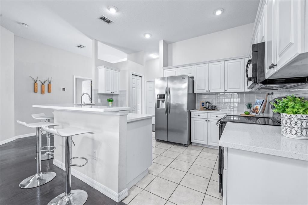 Activo con contrato: $349,990 (3 camas, 3 baños, 1566 Pies cuadrados)