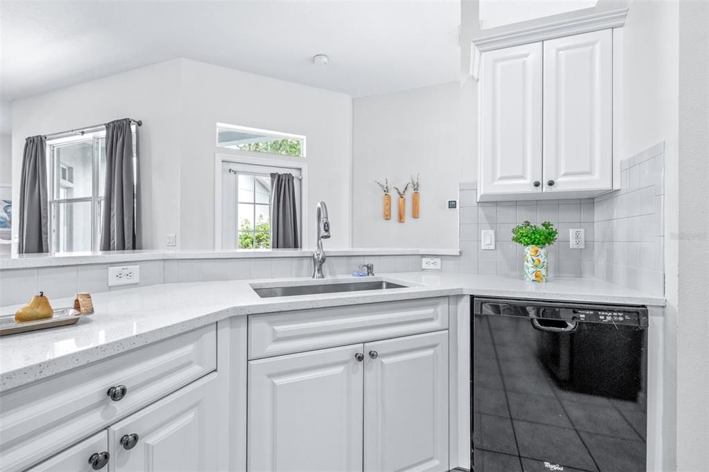 Activo con contrato: $349,990 (3 camas, 3 baños, 1566 Pies cuadrados)