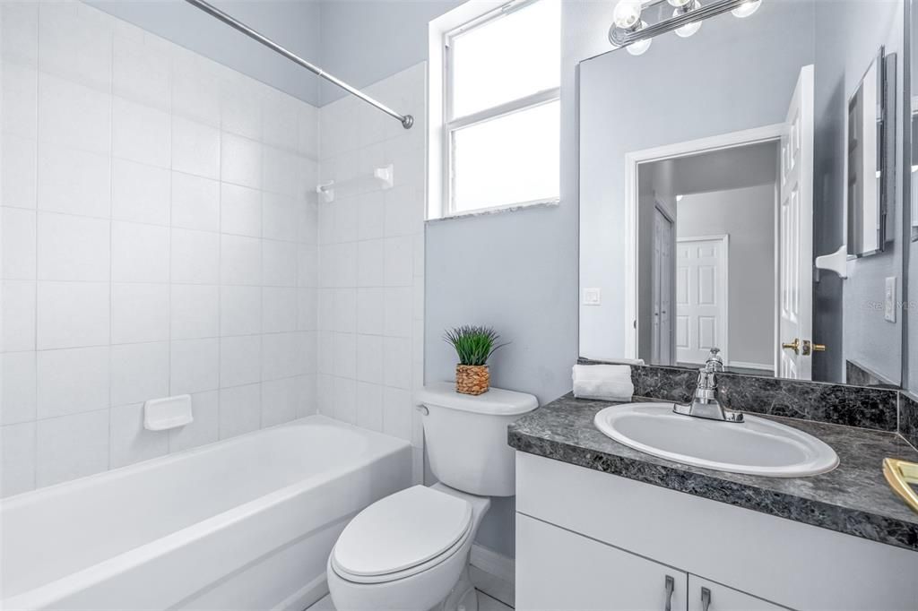 Activo con contrato: $349,990 (3 camas, 3 baños, 1566 Pies cuadrados)