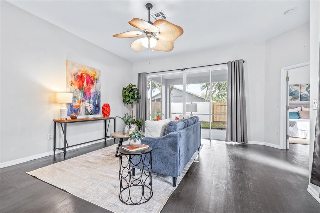 Activo con contrato: $349,990 (3 camas, 3 baños, 1566 Pies cuadrados)