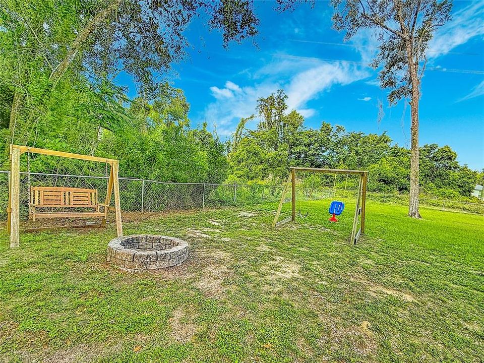 For Sale: $320,000 (3 beds, 2 baths, 1458 Square Feet)