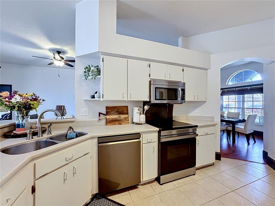 For Sale: $442,000 (4 beds, 2 baths, 2045 Square Feet)