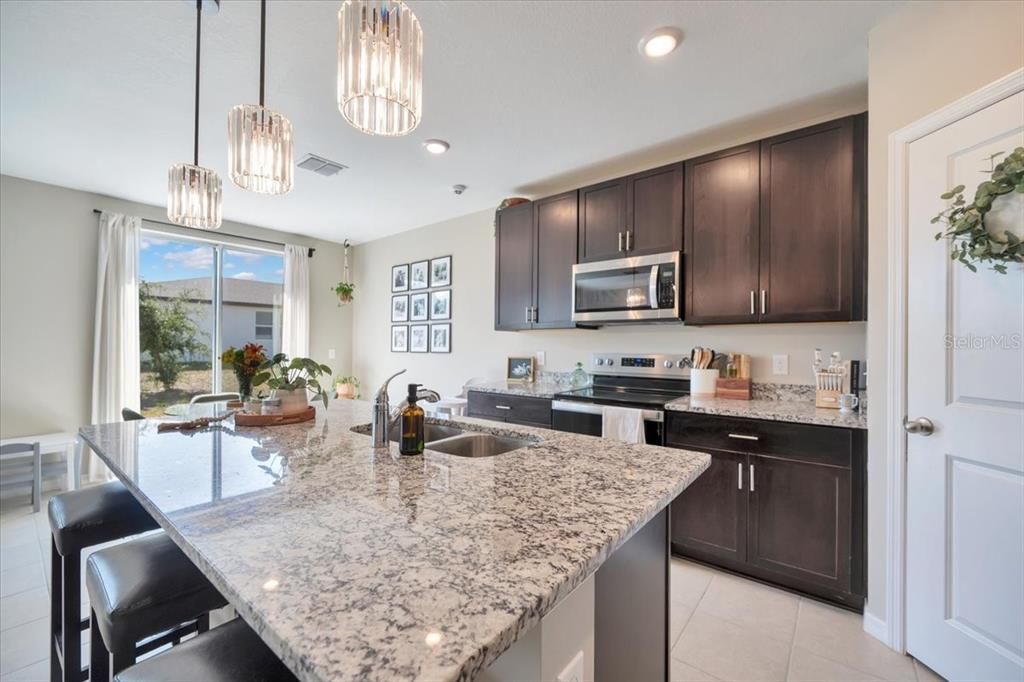 For Sale: $275,000 (3 beds, 2 baths, 1491 Square Feet)