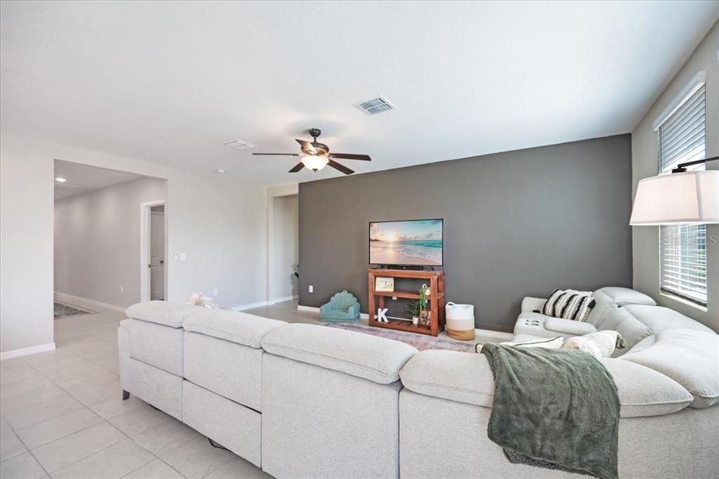 For Sale: $275,000 (3 beds, 2 baths, 1491 Square Feet)