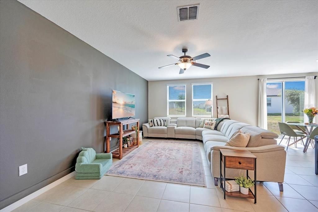 For Sale: $275,000 (3 beds, 2 baths, 1491 Square Feet)