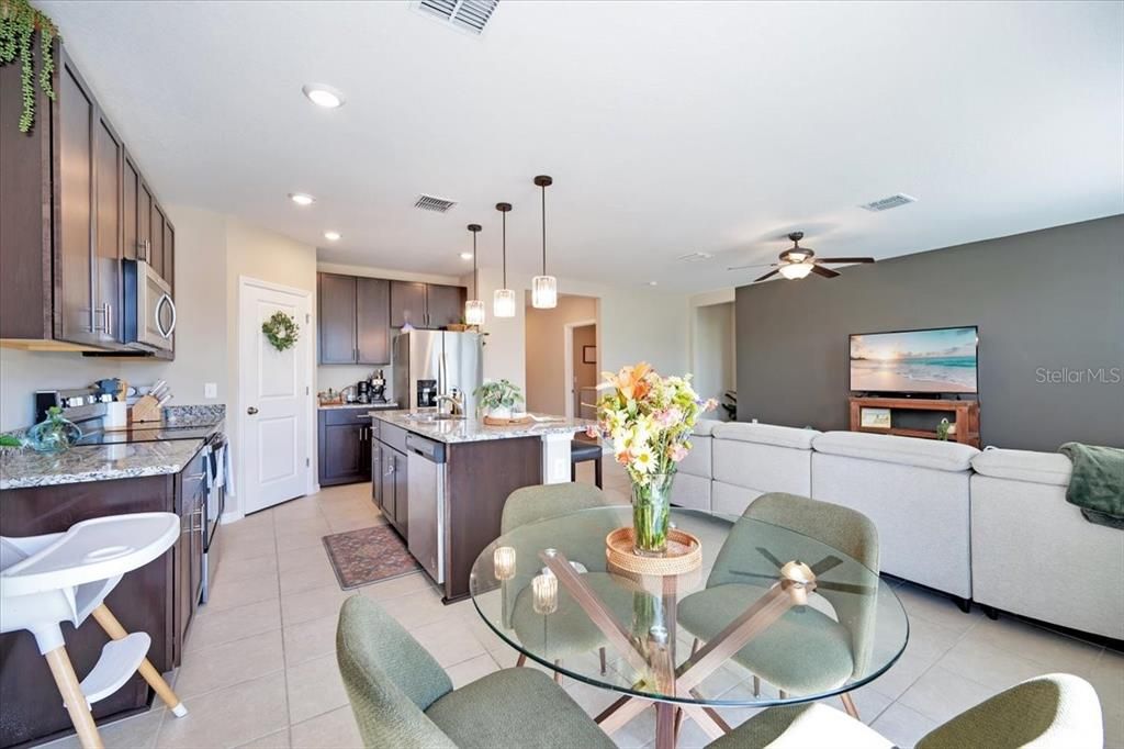 For Sale: $275,000 (3 beds, 2 baths, 1491 Square Feet)