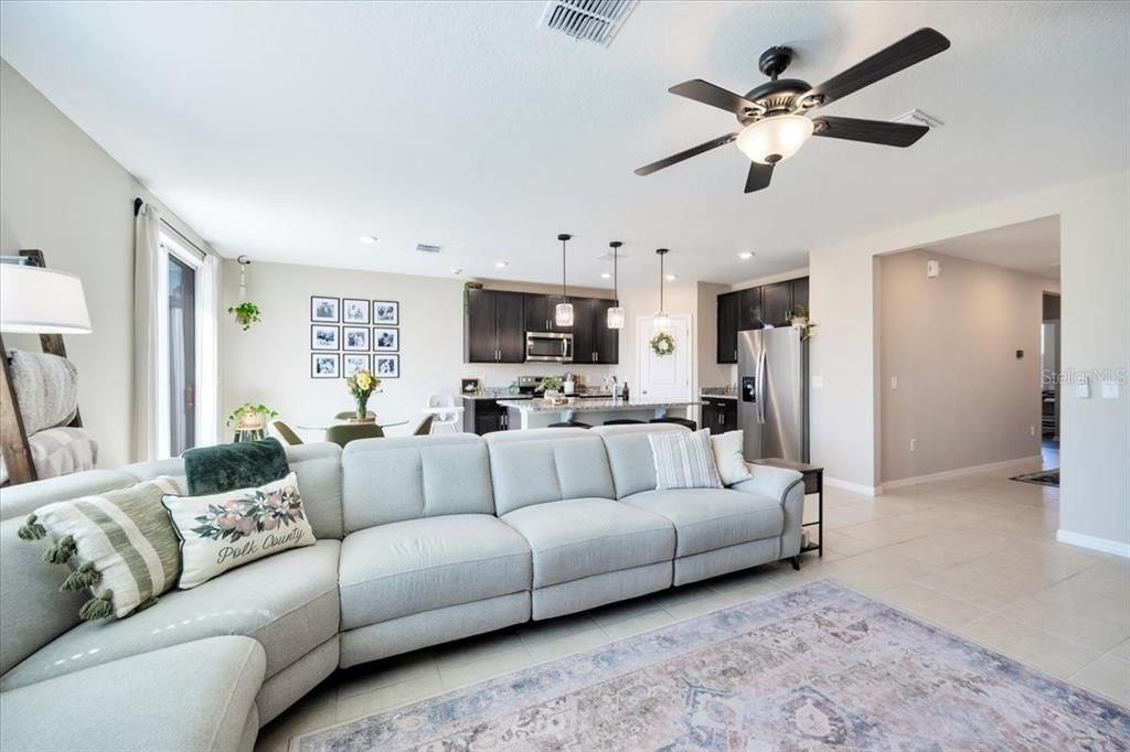 For Sale: $275,000 (3 beds, 2 baths, 1491 Square Feet)