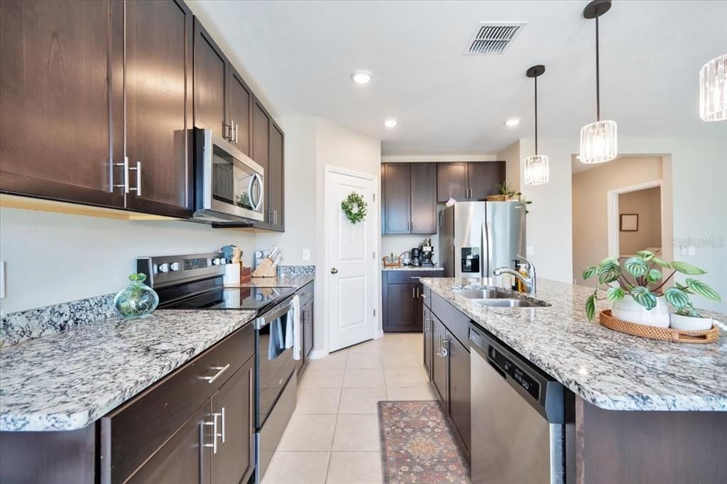 For Sale: $275,000 (3 beds, 2 baths, 1491 Square Feet)
