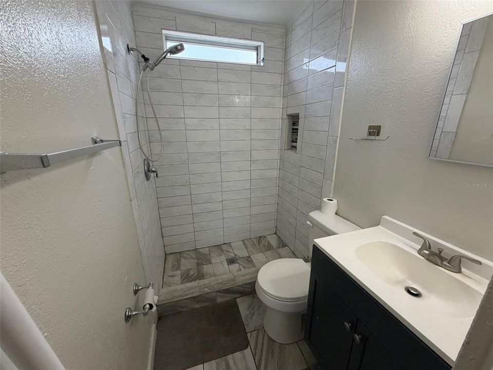 出租: $1,800 (2 贝兹, 1 浴室, 408 平方英尺)