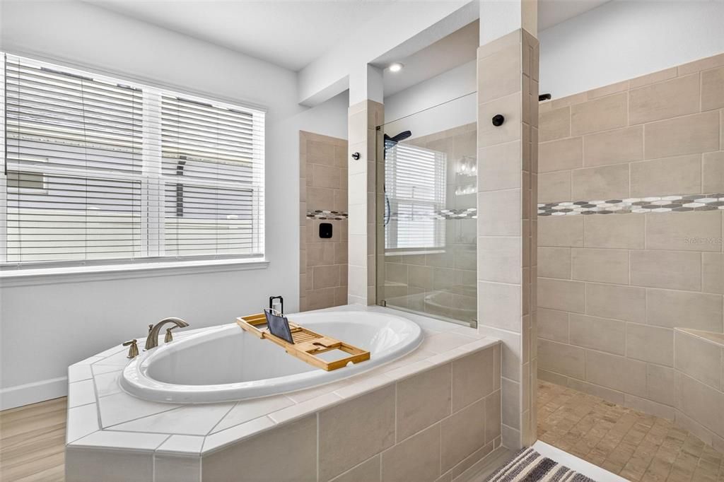 En Venta: $798,900 (5 camas, 4 baños, 3475 Pies cuadrados)