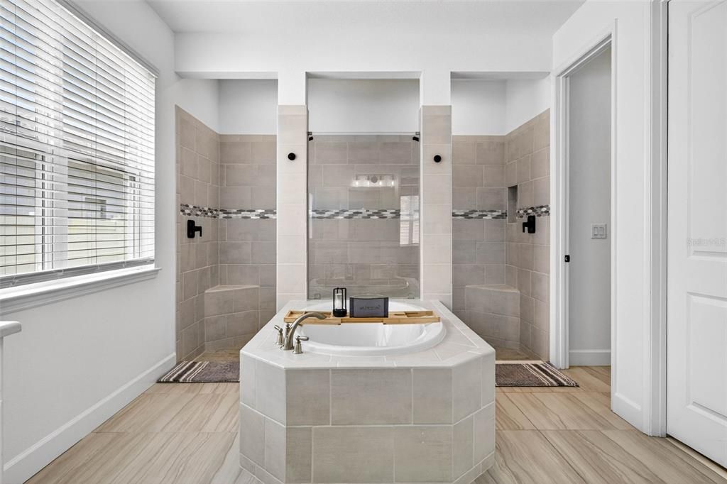 En Venta: $798,900 (5 camas, 4 baños, 3475 Pies cuadrados)