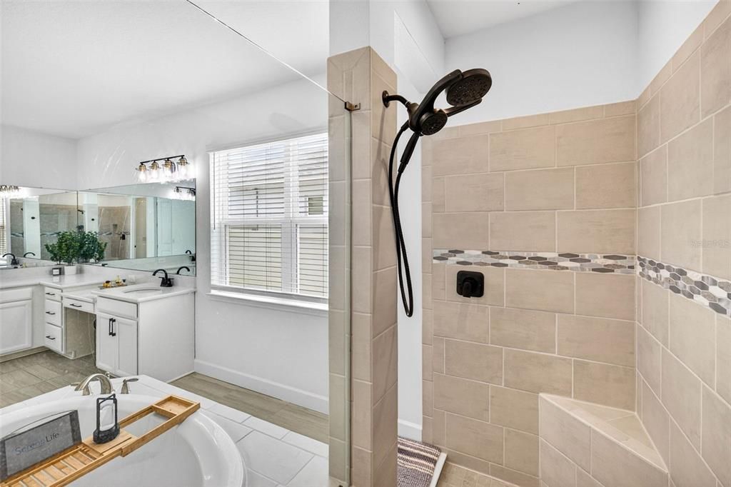 En Venta: $798,900 (5 camas, 4 baños, 3475 Pies cuadrados)