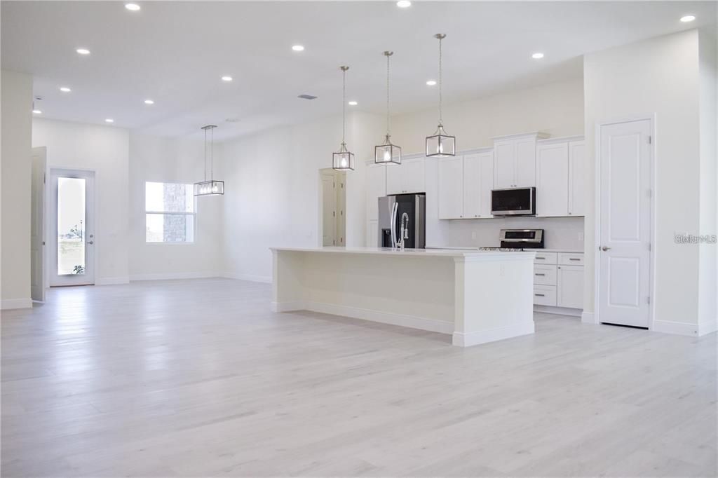 For Rent: $3,000 (4 beds, 3 baths, 2904 Square Feet)
