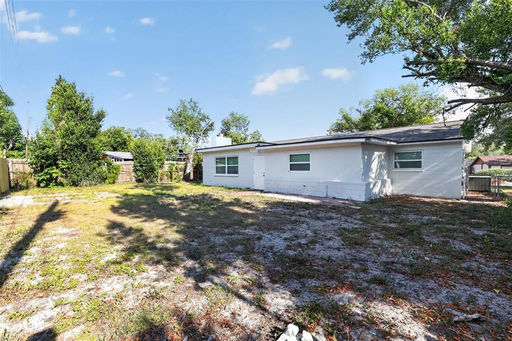 Active With Contract: $340,000 (3 beds, 2 baths, 1599 Square Feet)