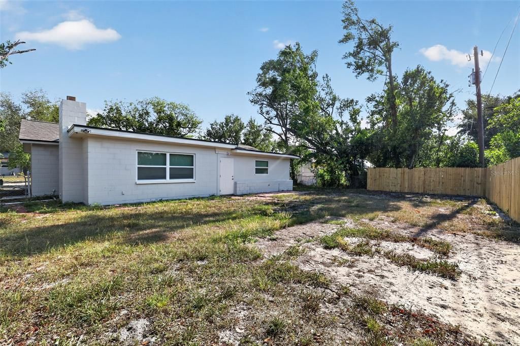 Active With Contract: $340,000 (3 beds, 2 baths, 1599 Square Feet)