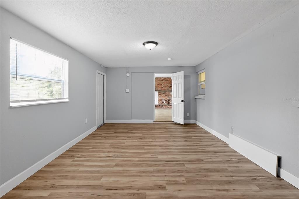 Active With Contract: $340,000 (3 beds, 2 baths, 1599 Square Feet)
