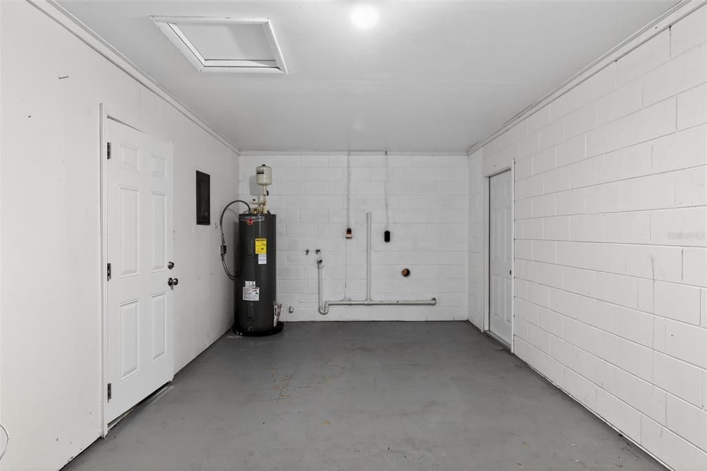 Active With Contract: $340,000 (3 beds, 2 baths, 1599 Square Feet)