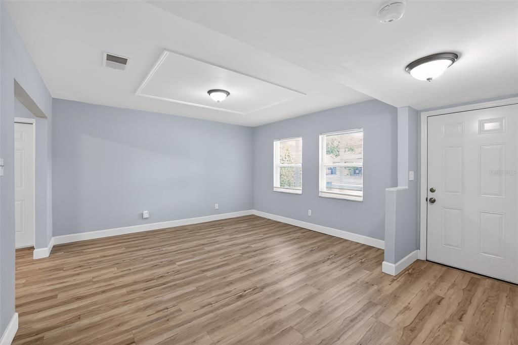 Active With Contract: $340,000 (3 beds, 2 baths, 1599 Square Feet)