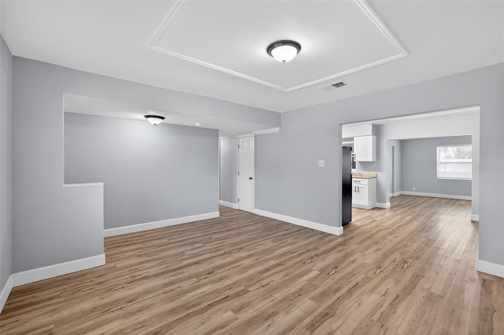 Active With Contract: $340,000 (3 beds, 2 baths, 1599 Square Feet)