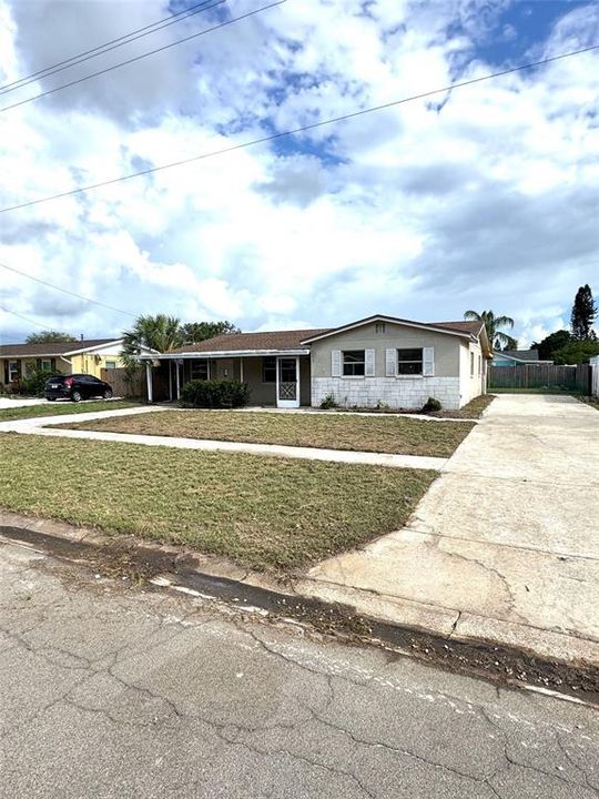 For Sale: $219,900 (4 beds, 2 baths, 1396 Square Feet)