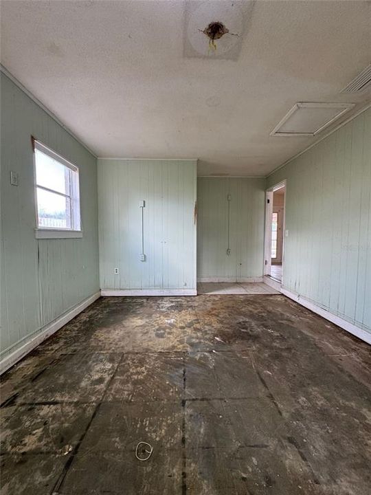 For Sale: $219,900 (4 beds, 2 baths, 1396 Square Feet)