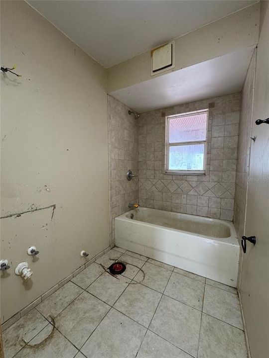 For Sale: $219,900 (4 beds, 2 baths, 1396 Square Feet)