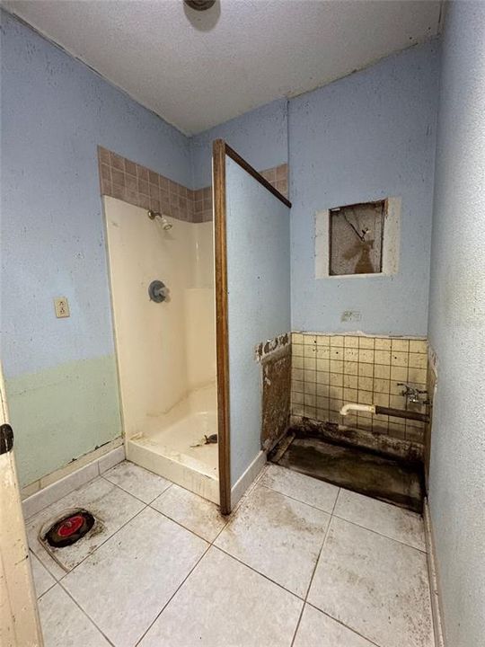For Sale: $219,900 (4 beds, 2 baths, 1396 Square Feet)