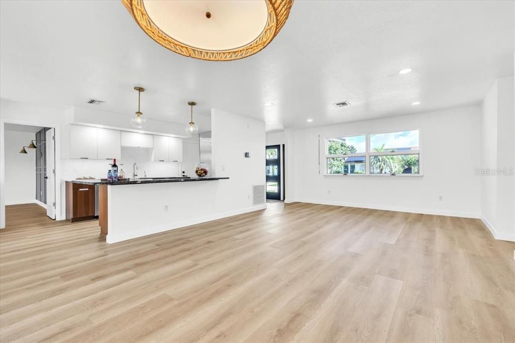 For Sale: $550,000 (2 beds, 2 baths, 1468 Square Feet)