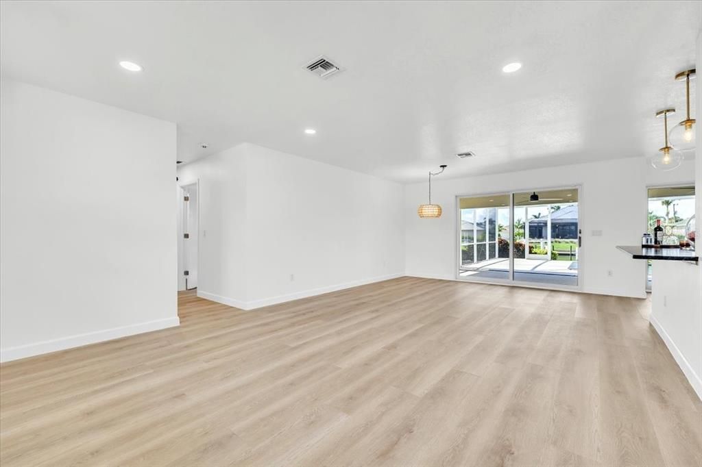 For Sale: $550,000 (2 beds, 2 baths, 1468 Square Feet)