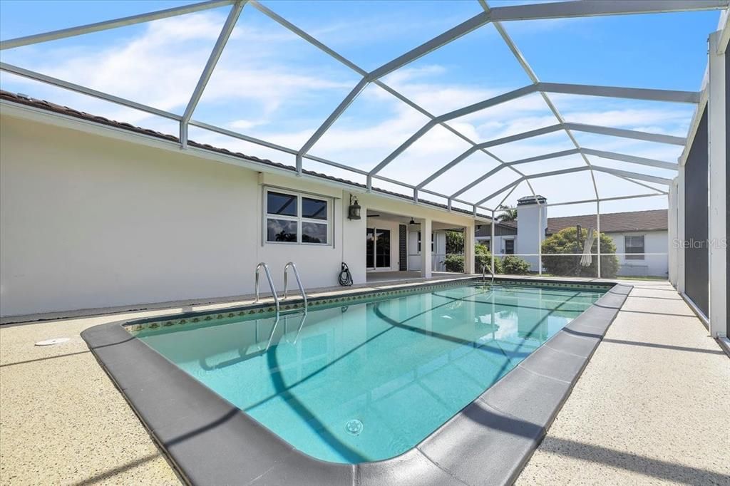 For Sale: $550,000 (2 beds, 2 baths, 1468 Square Feet)