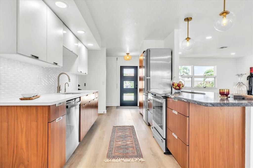 For Sale: $550,000 (2 beds, 2 baths, 1468 Square Feet)