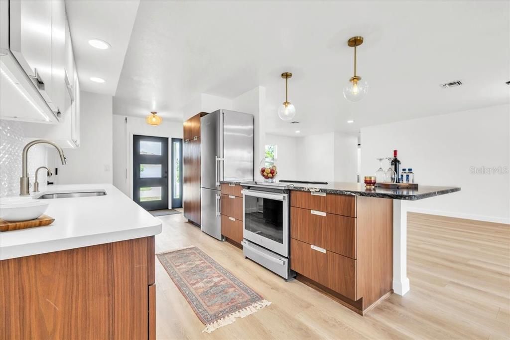 For Sale: $550,000 (2 beds, 2 baths, 1468 Square Feet)