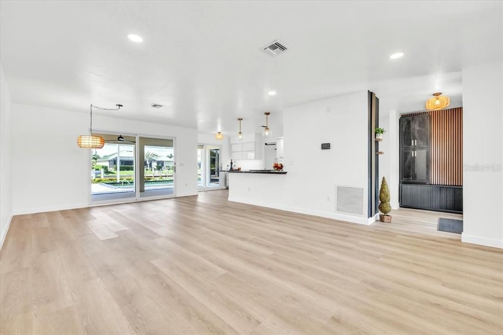 For Sale: $550,000 (2 beds, 2 baths, 1468 Square Feet)