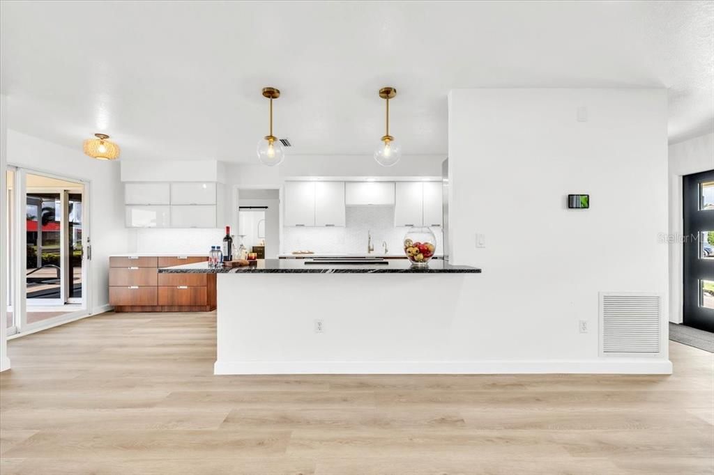 For Sale: $550,000 (2 beds, 2 baths, 1468 Square Feet)