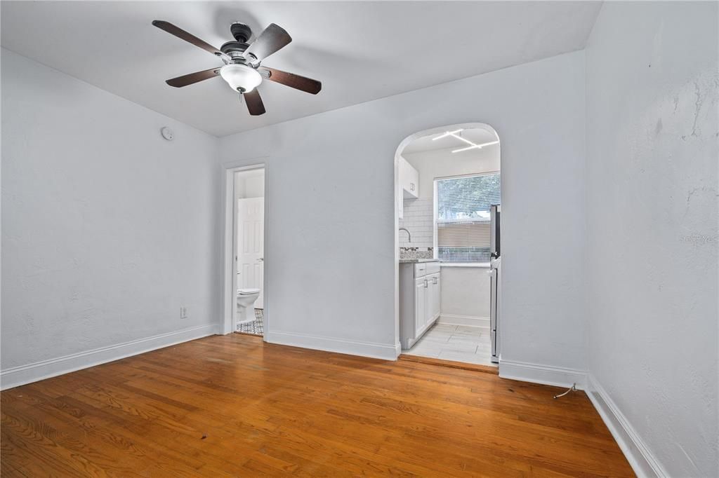 For Rent: $1,550 (1 beds, 1 baths, 645 Square Feet)