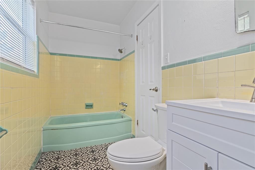 For Rent: $1,550 (1 beds, 1 baths, 645 Square Feet)