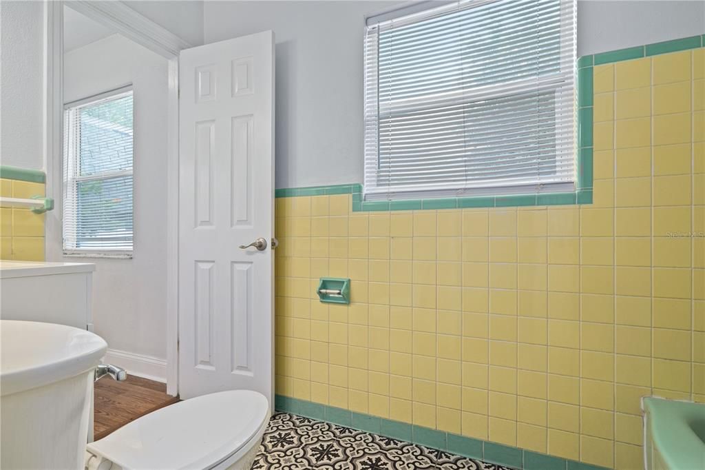 For Rent: $1,550 (1 beds, 1 baths, 645 Square Feet)