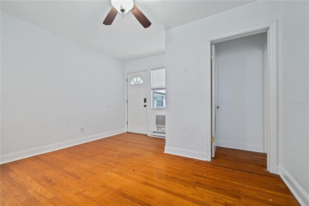 For Rent: $1,550 (1 beds, 1 baths, 645 Square Feet)