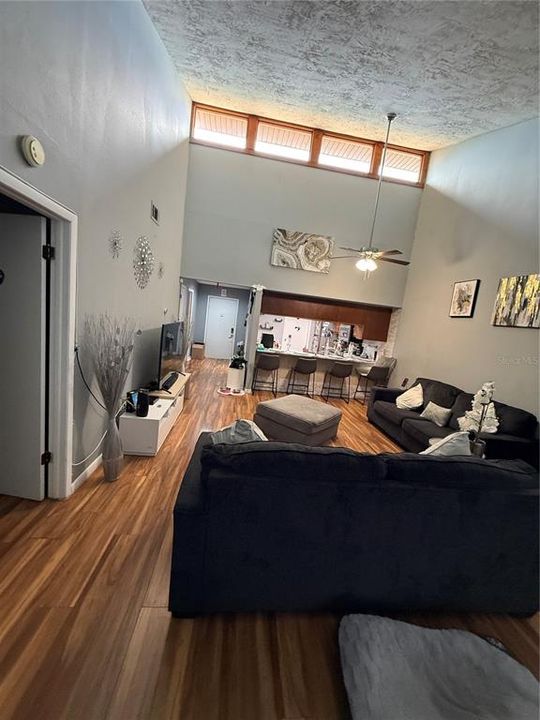 For Sale: $140,000 (2 beds, 2 baths, 1096 Square Feet)