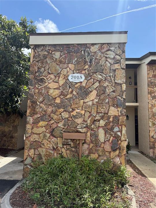 For Sale: $140,000 (2 beds, 2 baths, 1096 Square Feet)