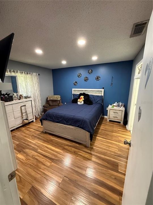 For Sale: $140,000 (2 beds, 2 baths, 1096 Square Feet)