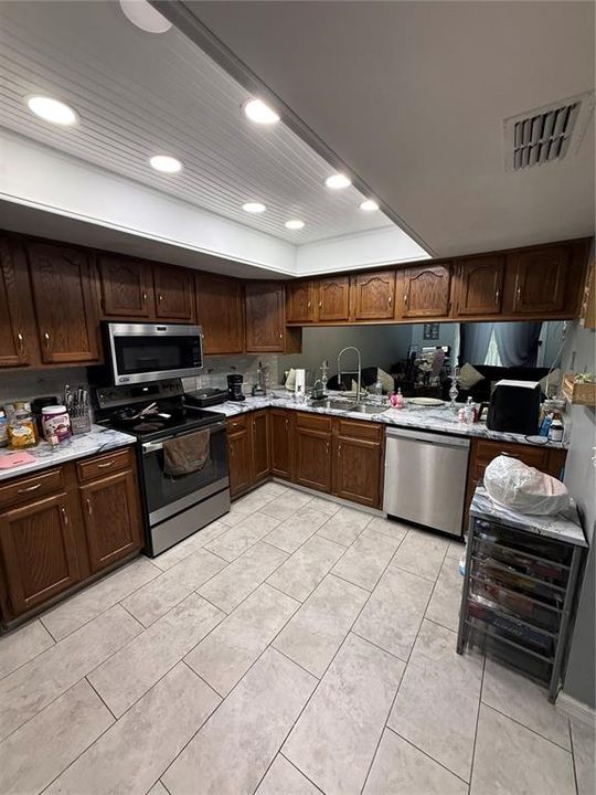 For Sale: $140,000 (2 beds, 2 baths, 1096 Square Feet)