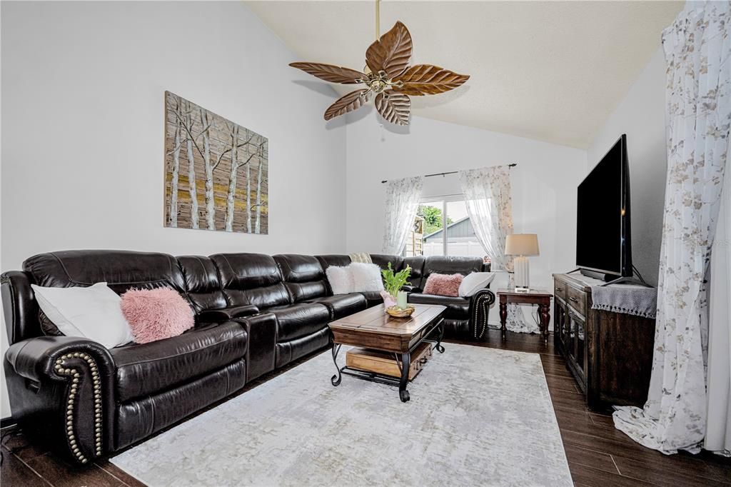 En Venta: $399,000 (3 camas, 2 baños, 1634 Pies cuadrados)